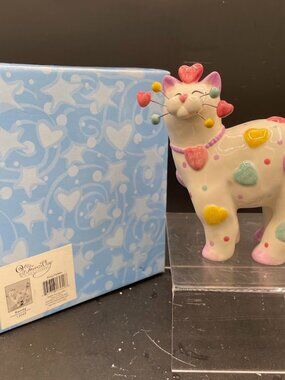2005 Amy Lacombe Whimsiclay Kandy Sweethearts Cat #13049 Cat in Box